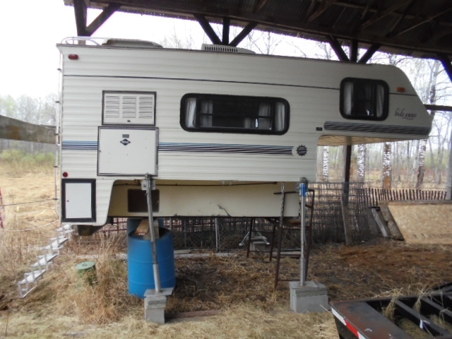 lot 3 image: Hide Away Truck Camper