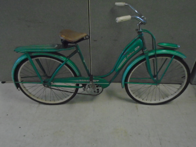 lot 7 image: Early 50s Monark Silver Deluxe