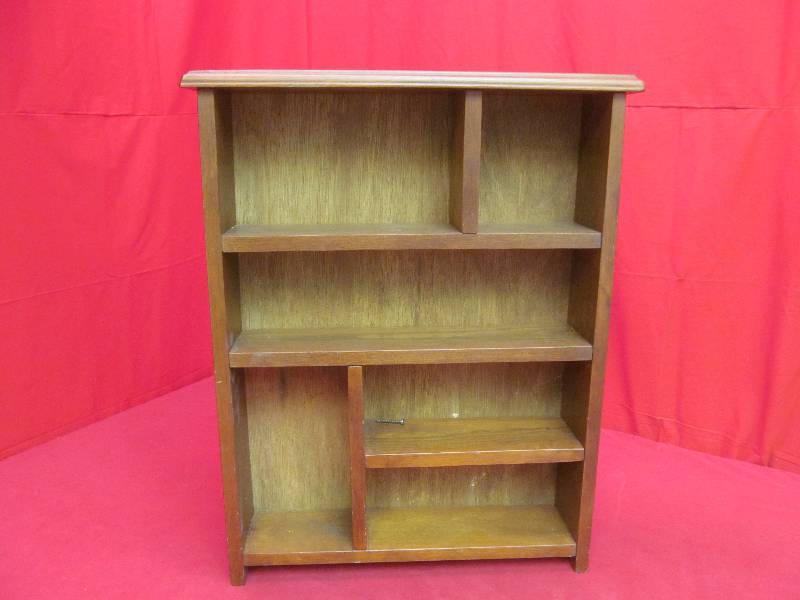 lot 2 image: shadow box