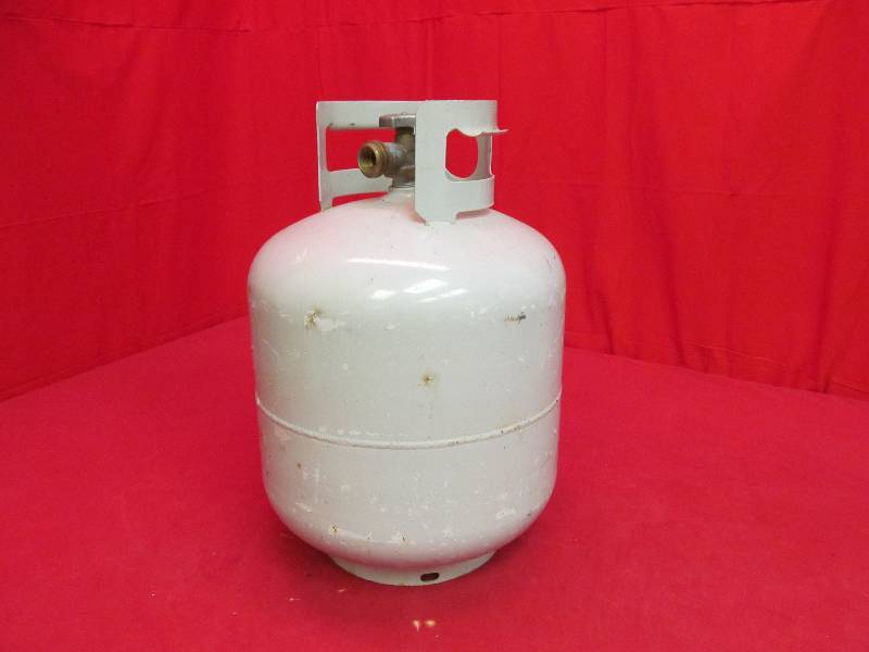 lot 18 image: Lp tank
