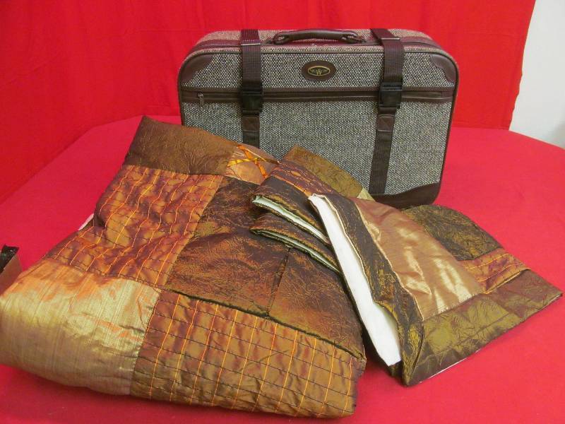lot 32 image: bed spread, luggage