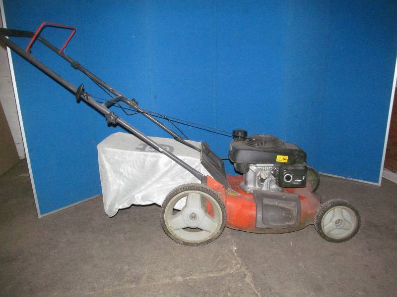 lot 64 image: Husqvarna push mower