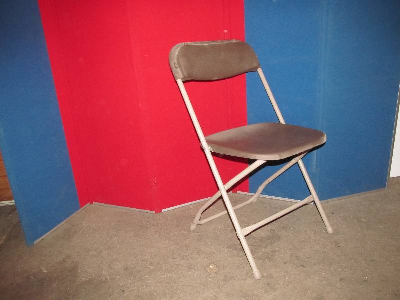 lot 66 image: folding chairs