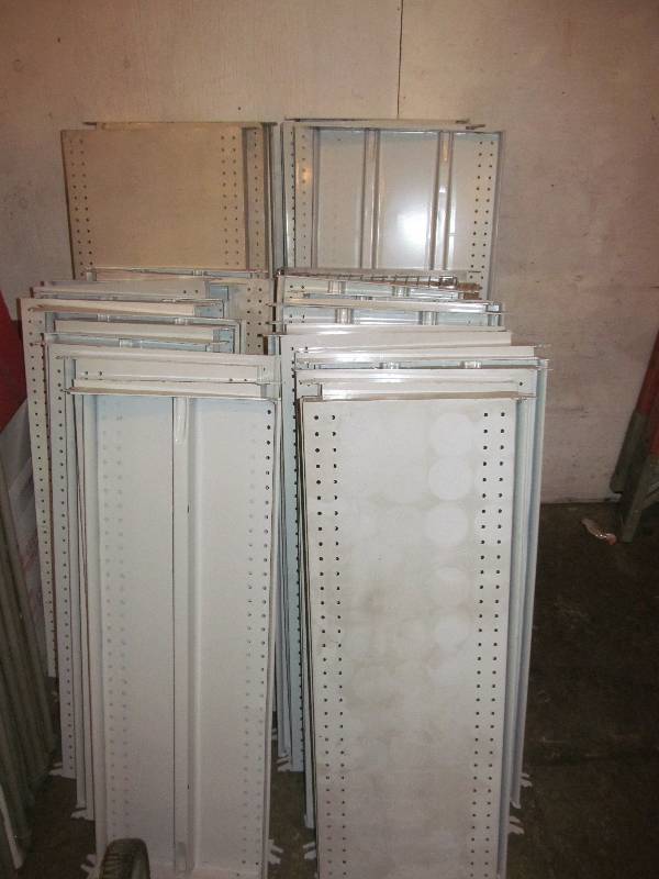 lot 75 image: Gondola  shelves