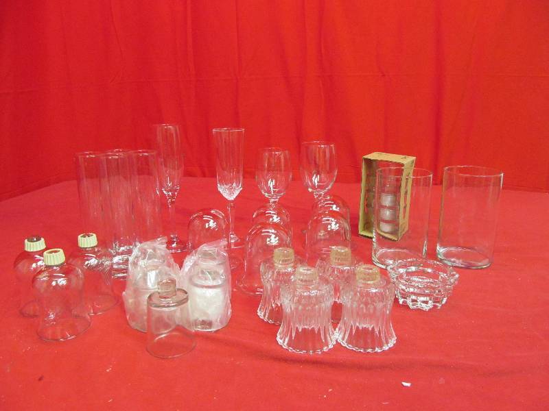 lot 81 image: table center pieces