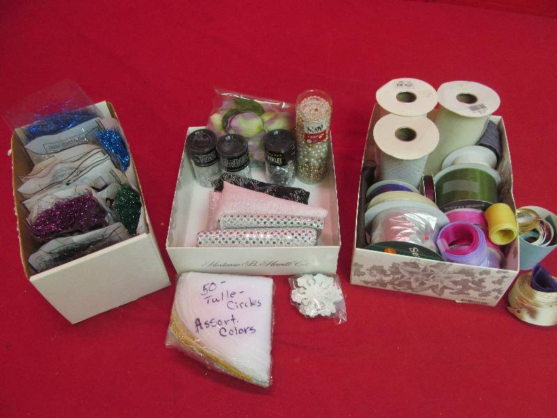 lot 82 image: decorating supplies