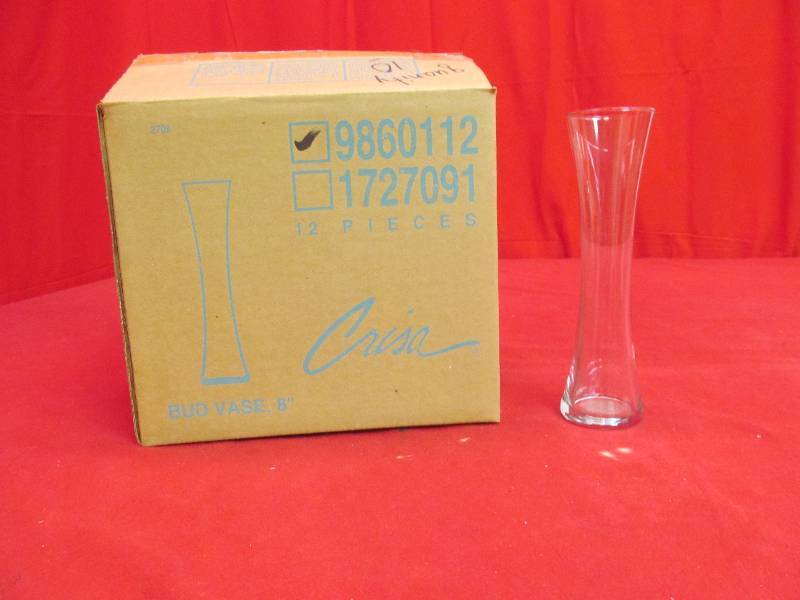 lot 122 image: Sabrina bud vases
