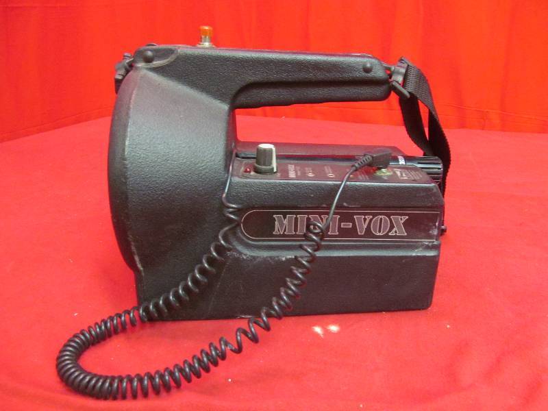 lot 136 image: mini vox