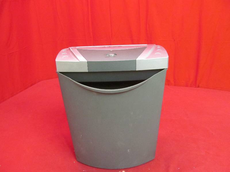 lot 137 image: Nova chek paper shredder