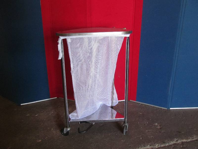 lot 161 image: laundry cart