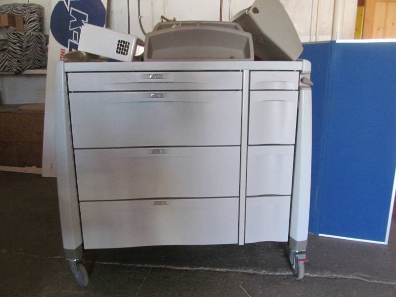 lot 163 image: Capsa solutions nursing cart