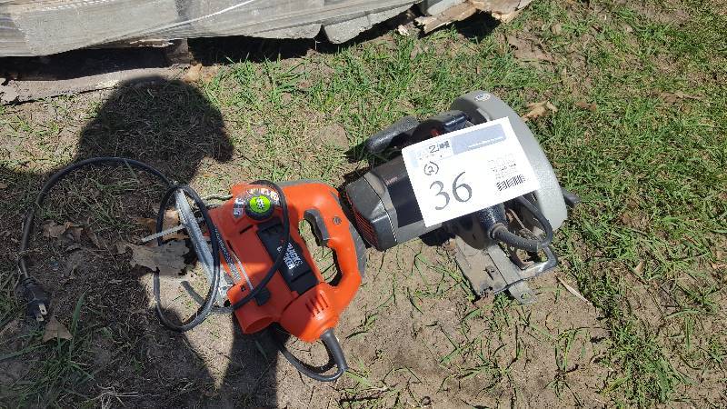 lot 36 image: Lot of (2) Power Tools - Skilsaw 5150 7.25in. Circular Saw, Black & Decker JS660 Jig Saw