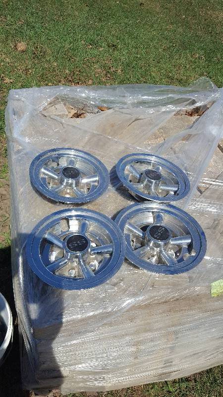 lot 50 image: Lot of (4) Golf Cart Hubcaps