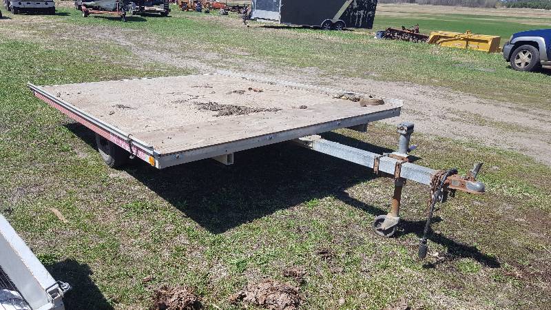 lot 17 image: 1995 Karavan Single Axle Snowmobile Trailer -