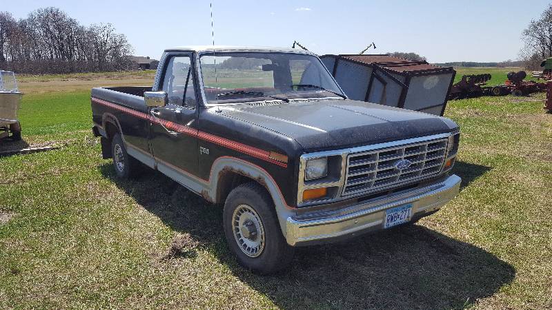lot 16 image: 1984 Ford F-150 2-Door Pickup