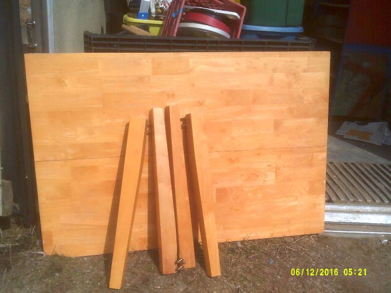 HARDWOOD DINING ROOM TABLE
