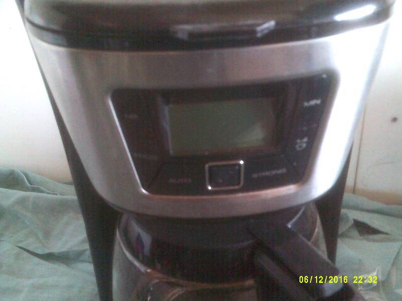 BLACK AND DECKER DIGITAL COFFEE POT