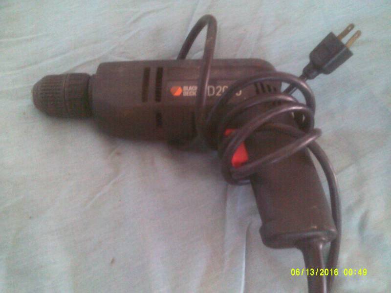 BLACK AND DECKER D2000 ELECTRIC DRILL