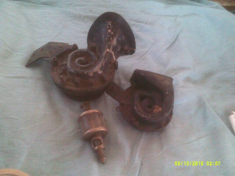 2 ANTIQUE CAR HORN 1 FUEL GAS BOWL