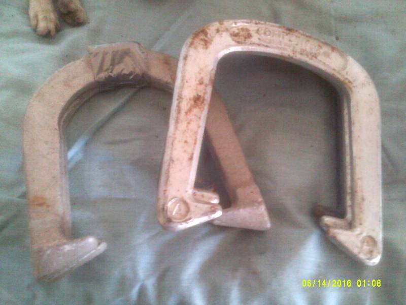 5 HORSE SHOES