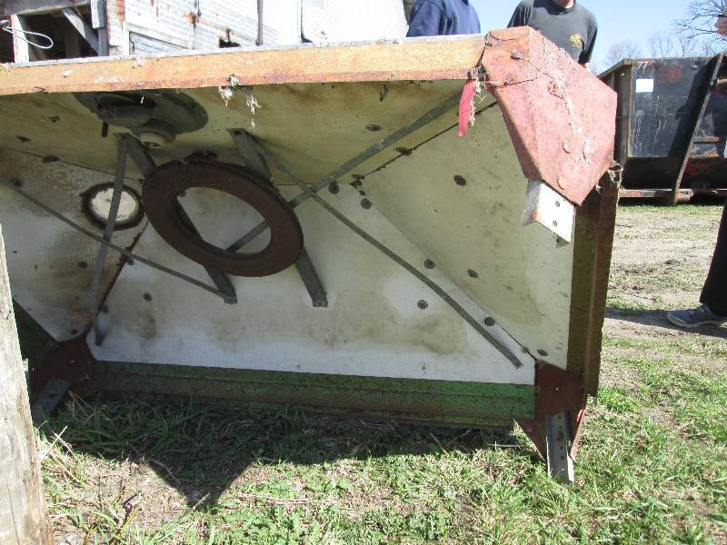 lot 5 image: chicken brooder 5 x 4 12...