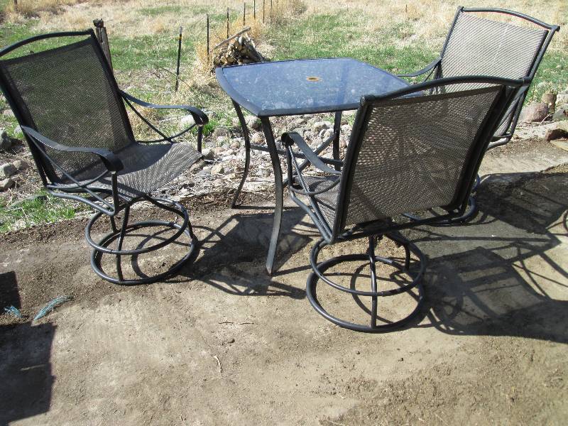 lot 7 image: 4 piece patio set...