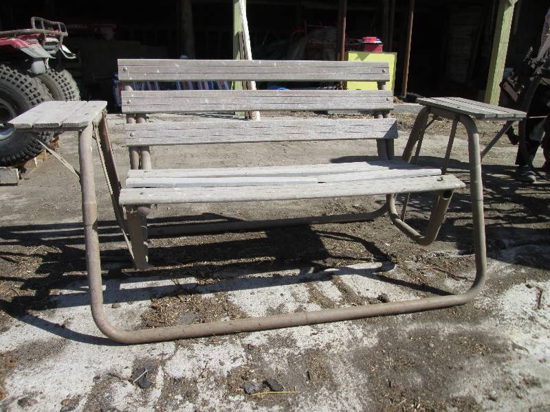 lot 10 image: outdoor glider...