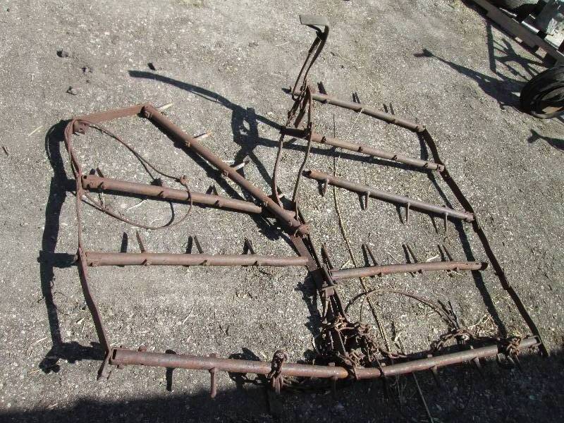 lot 28 image: metal drag...