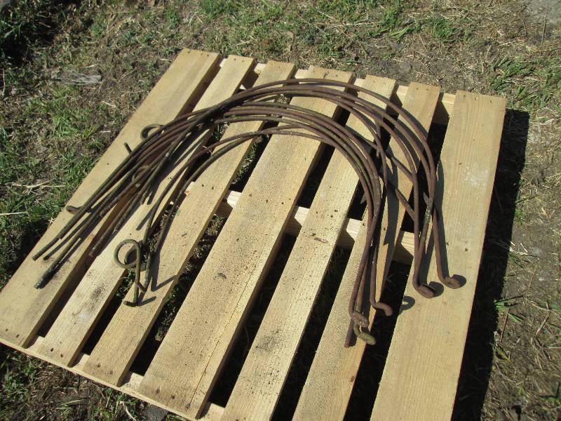 lot 33 image: 11 spring rack teeth...