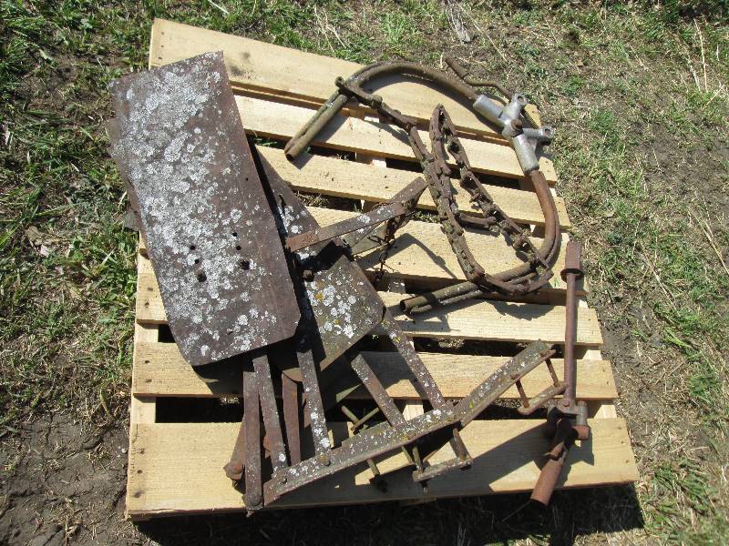 lot 34 image: cow hip lift cultivator Shield and ...
