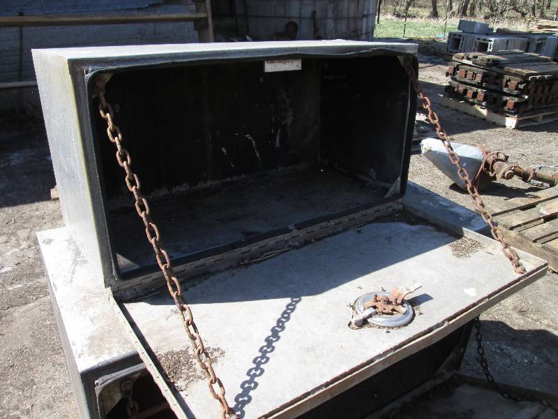 lot 39 image: aluminum woods tool box 3 x 18 x ...