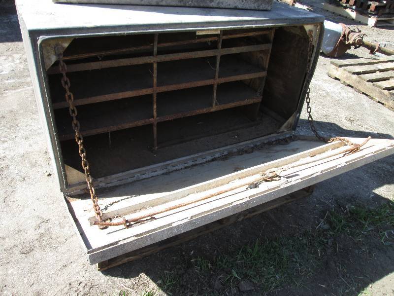 lot 40 image: aluminum woods tool box 4 x 2 x 2...