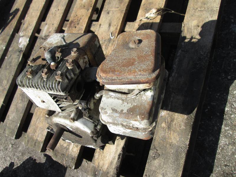 lot 41 image: Briggs motor aluminum engine free...