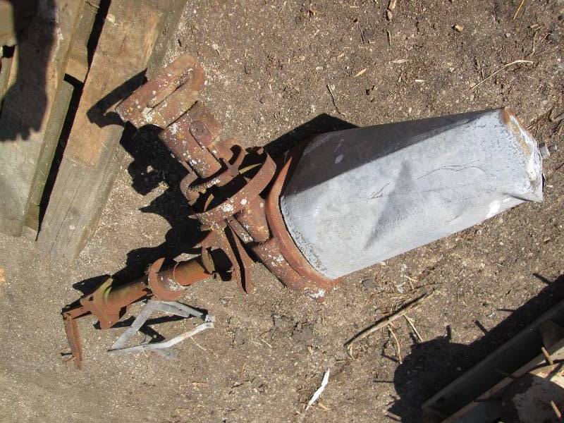 lot 44 image: metal pieces of equipment...