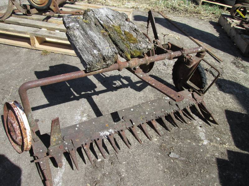 lot 47 image: sickle dcor...