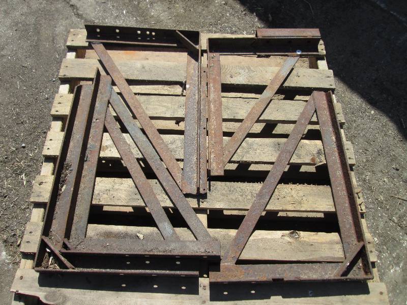 lot 55 image: 5 steel L brackets 18 x 24...