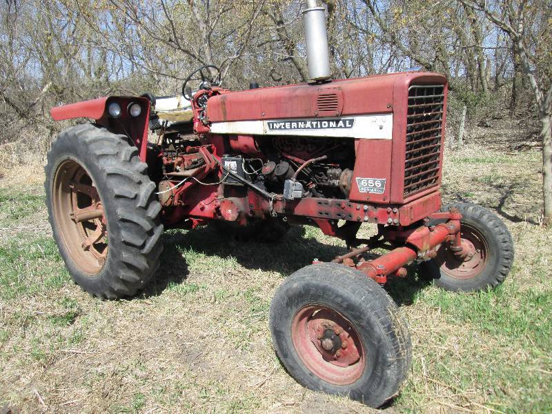 lot 1 image: International 656 tractor - 15.5 - ...