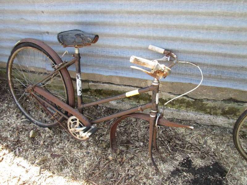 lot 80 image: bike frame...