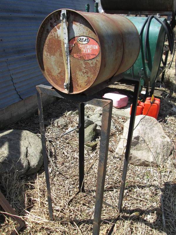 lot 83 image: Ren fuel tank 16 x 21 5 8 tall...