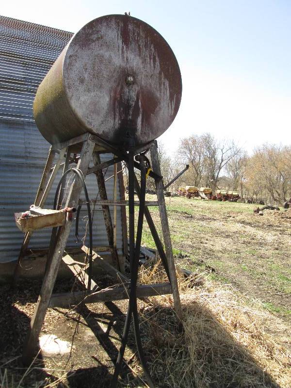 lot 87 image: 300 gallon fuel tank with stand...