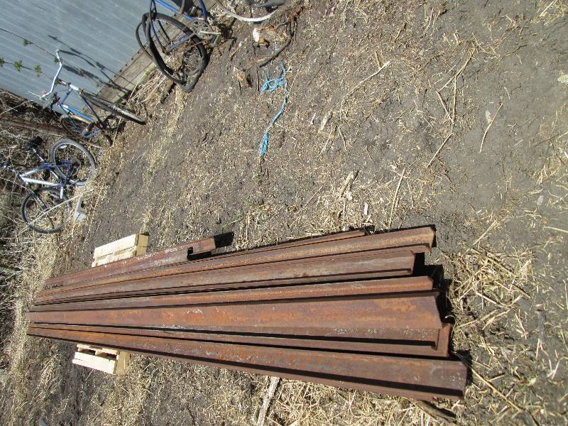 lot 90 image: 10 heavy channel irons 1.5 x 3, 1...