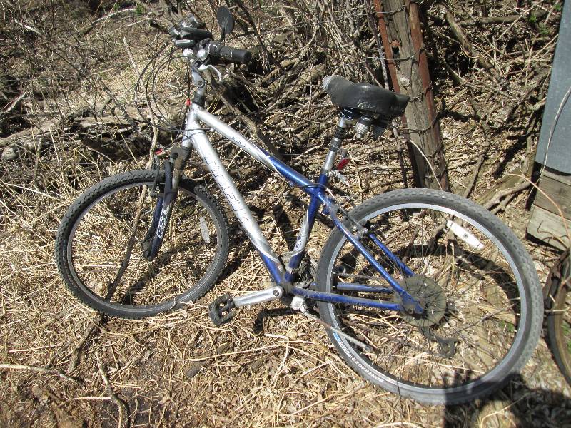 lot 92 image: Trek 100 bike...