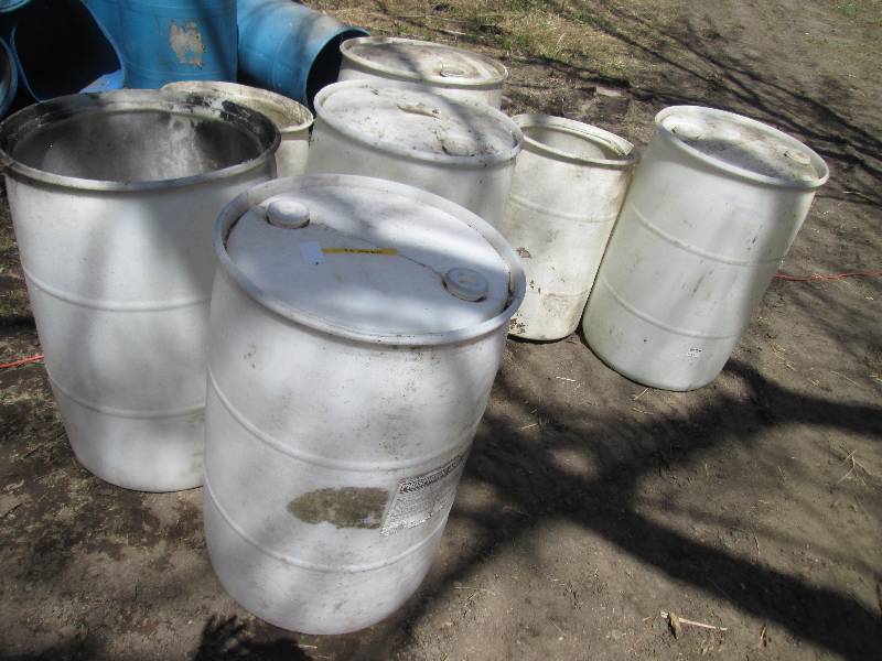 lot 111 image: 7 white plastic barrels...
