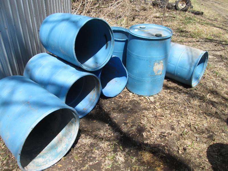 lot 112 image: 7 blue plastic barrels...