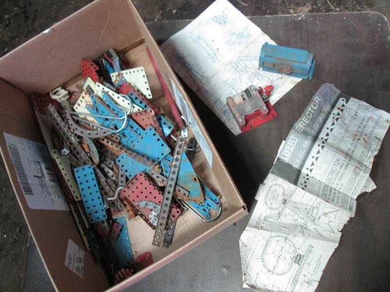 lot 151 image: Gilbert metal erector set...