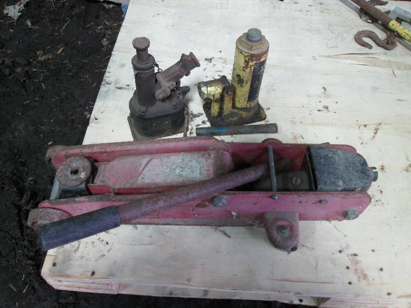 lot 160 image: 3 jacks...