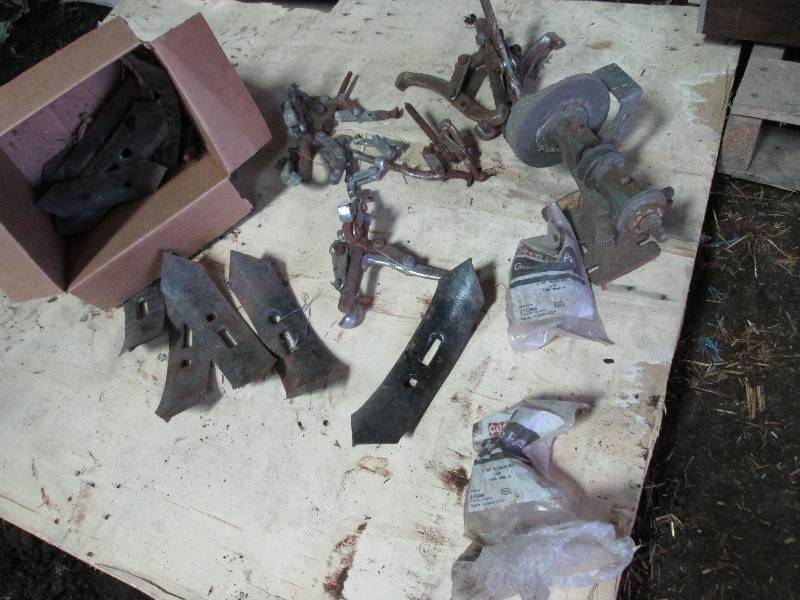 lot 165 image: wheel pullers and steel teeth...
