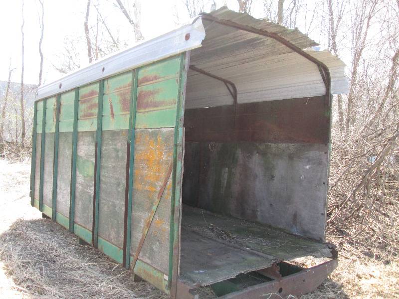 lot 177 image: forage box on metal frame - no whee...