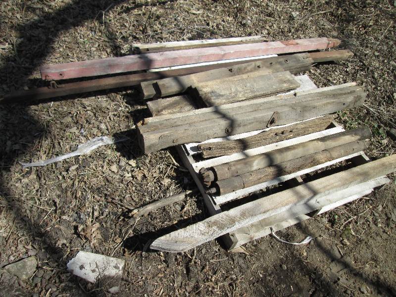lot 187 image: pallet of miscellaneous wood...