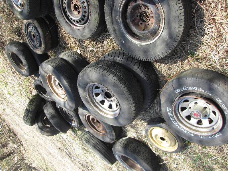 lot 189 image: 28 tires with steel rims...